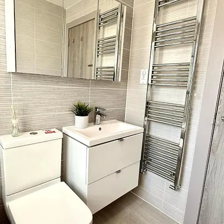 Horizon House, Stunning 2-Bedroom Flat 1, Parking, Netflix, Oxford Buitenkant foto