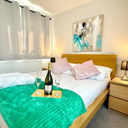 Horizon House, Stunning 2-Bedroom Flat 1, Parking, Netflix, Oxford Buitenkant foto
