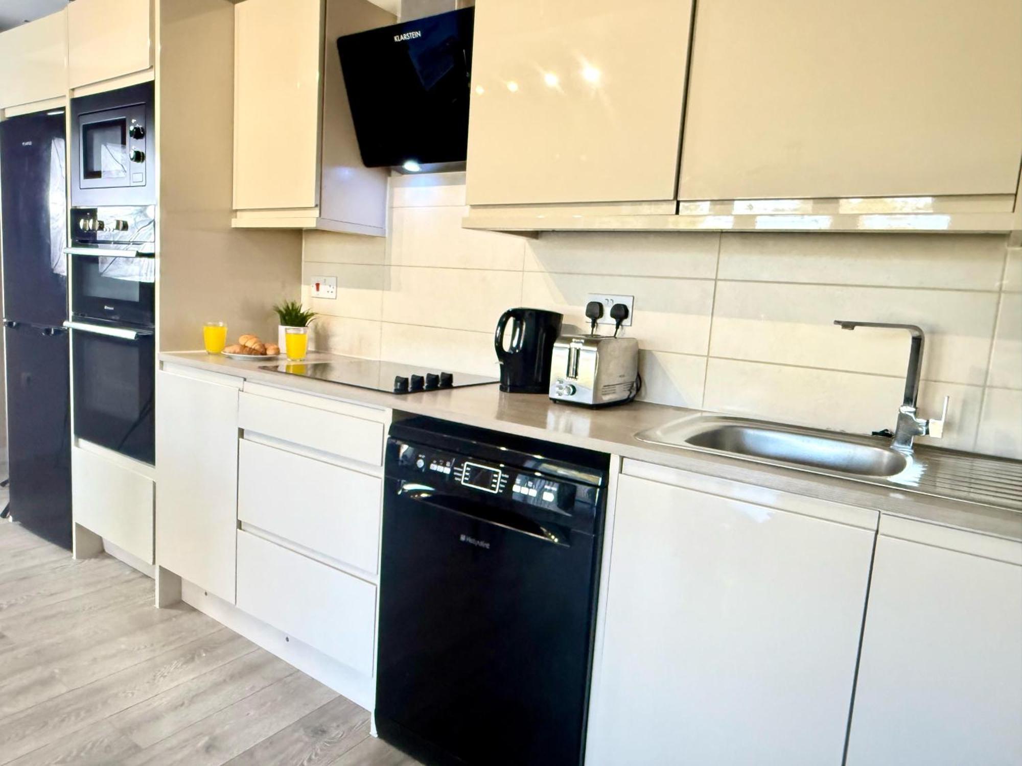 Horizon House, Stunning 2-bedroom Flat 1, Parking, Netflix,
