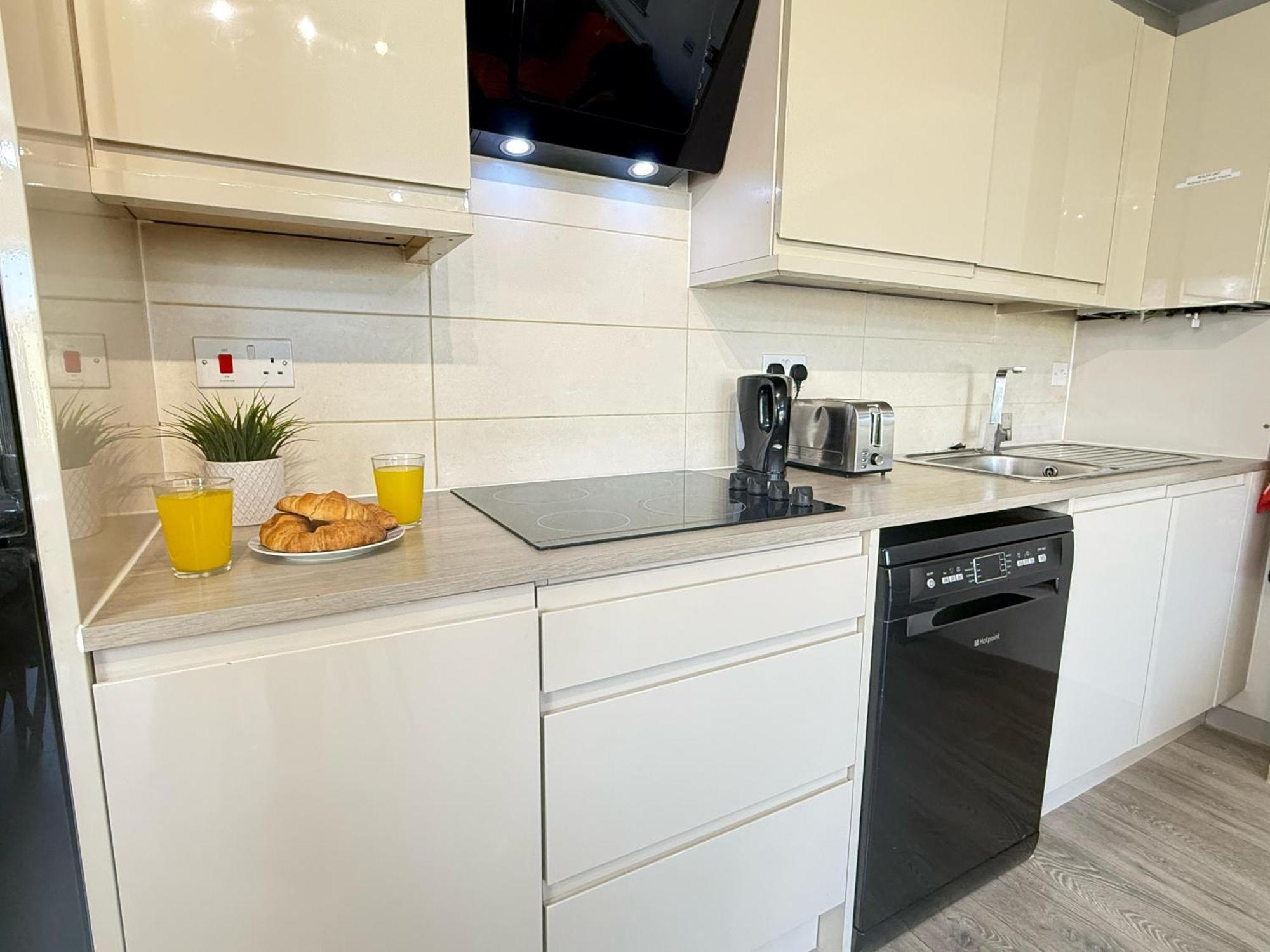 Horizon House, Stunning 2-bedroom Flat 1, Parking, Netflix, Appartement